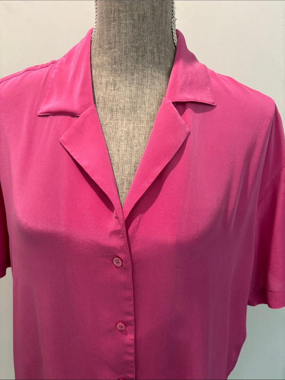 Aritzia Babaton Hot Pink Silk Button-Down Blouse Short Sleeve Medium - Picture 7 of 13